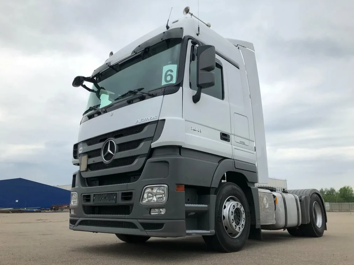 Mercedes-Benz (седельный тягач)